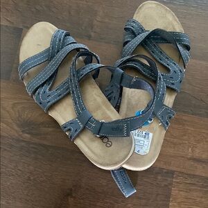 Women's Strappy Sandals in Gray